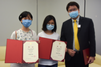 Tai Wai Yan (middle) and Ma Shuk Chun (left), winners of the "Green Upcycling" category, received their prizes from the College Dean of Students Professor Chong Tai-Leung.